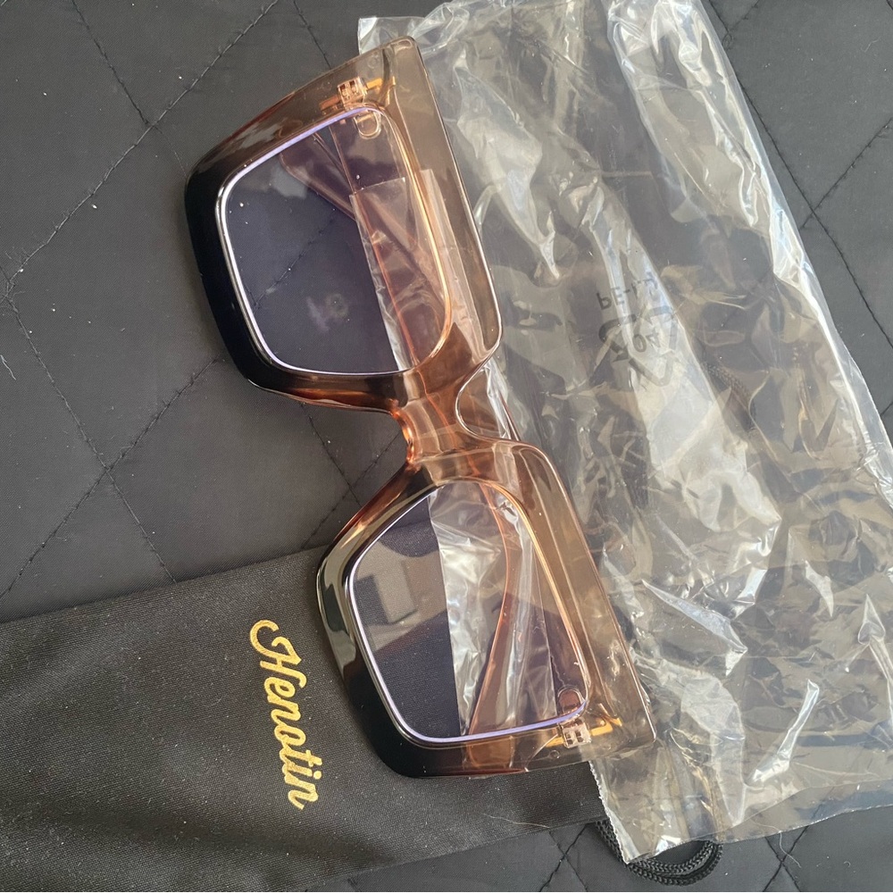 ♦️New 2 tone square glasses 🤓